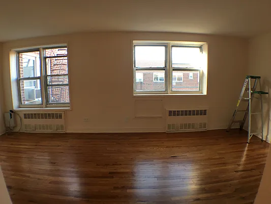 Rented by Kew Forest Realty Inc | media 8