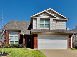 1424 Mockingbird Dr, Grapevine, TX 76051