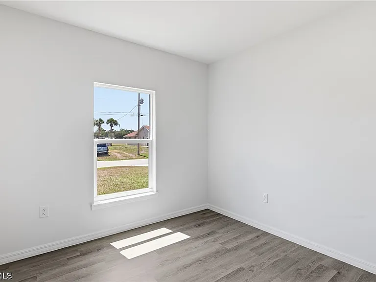 1406 Ford Cir — Photo 23