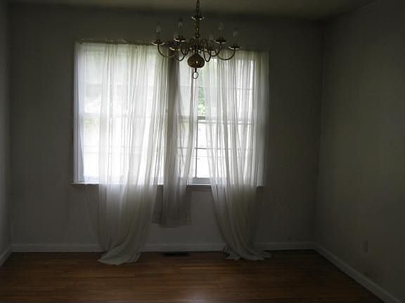 5th image of 11821 Elkwood Dr
