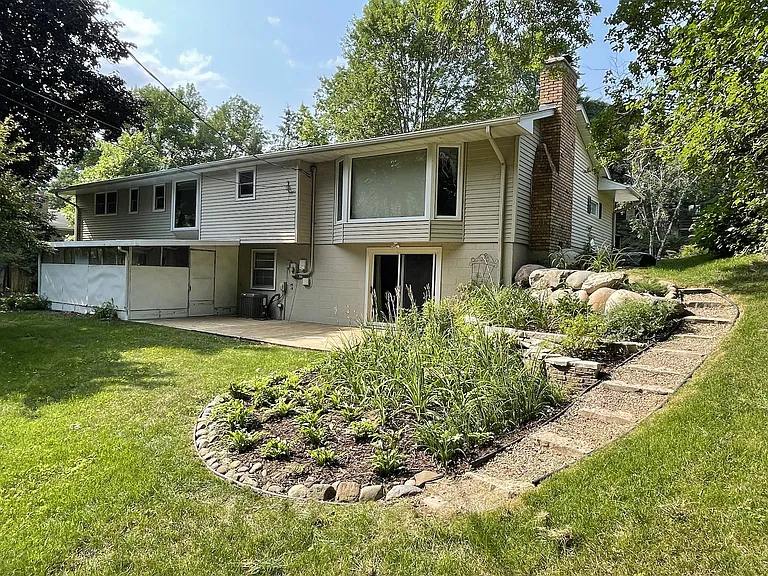 1758 Venus Ave — Photo 2