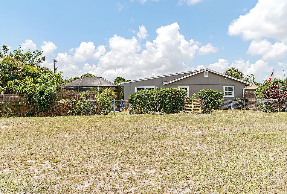 2nd image of 1950 SW Castinet Ln