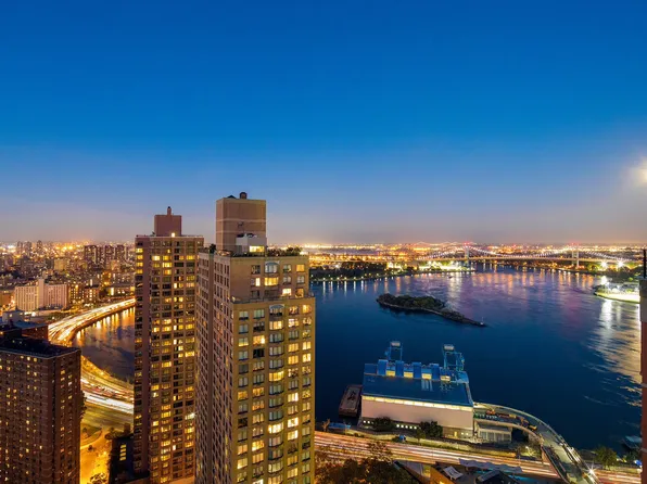 1735 York Avenue image 18 of 20