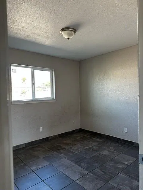 2 bed, 900 sqft, $785 — Photo 3