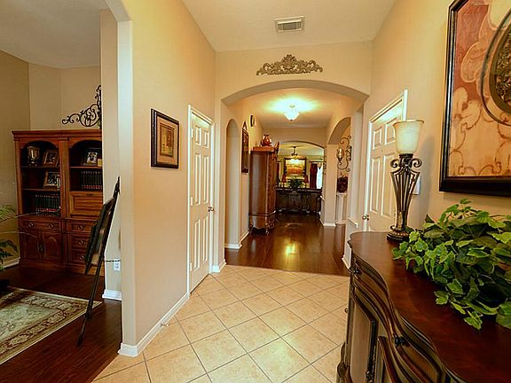4th image of 3208 Thurlow Dr