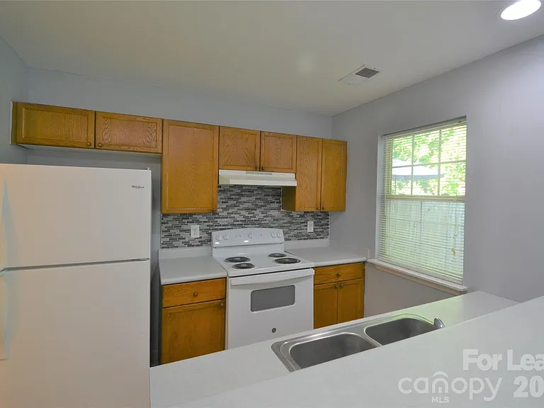 7539 Petrea Ln — Photo 10