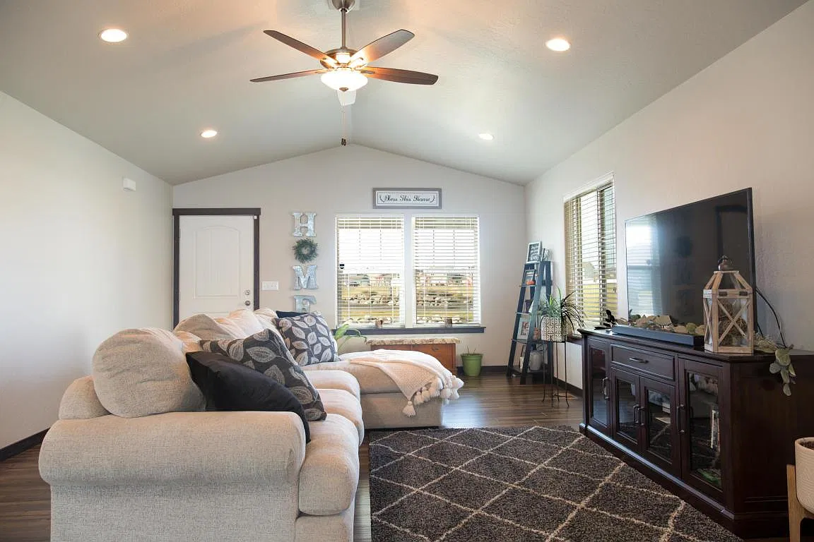 3 bed, 1296 sqft, $2,195 — Photo 3