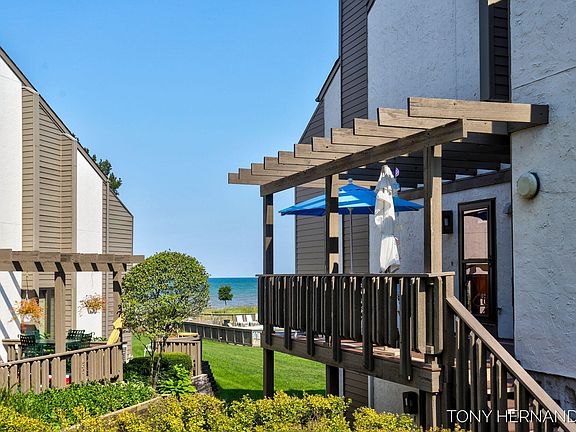 3rd image of 101 N Shore Dr APT 2