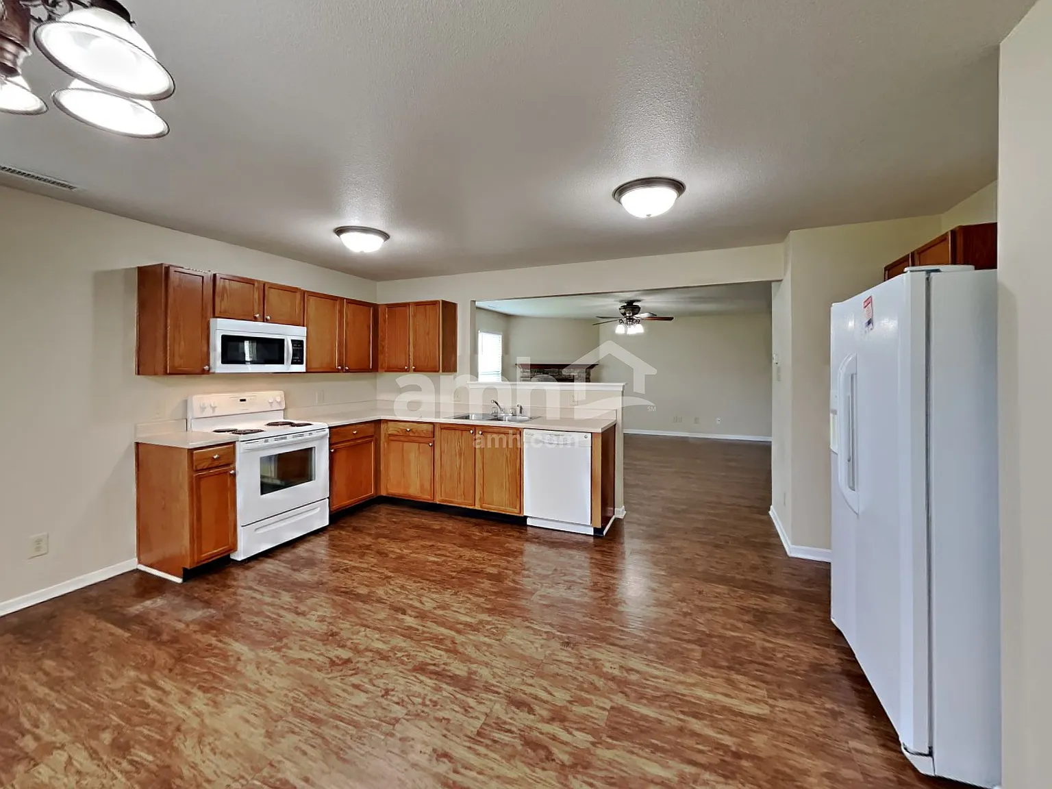 4 bed, 2.5 bath, 2230 sqft, $2,125 — Photo 3