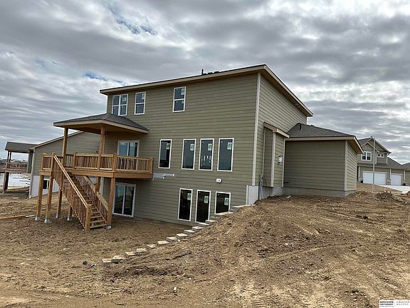 4th image of 10850 Windward Ave