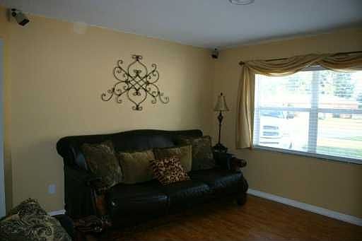 Living room w/wood floors