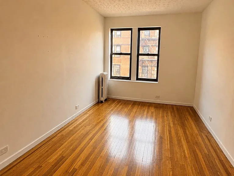 2085 Morris Ave #D3 — Photo 4