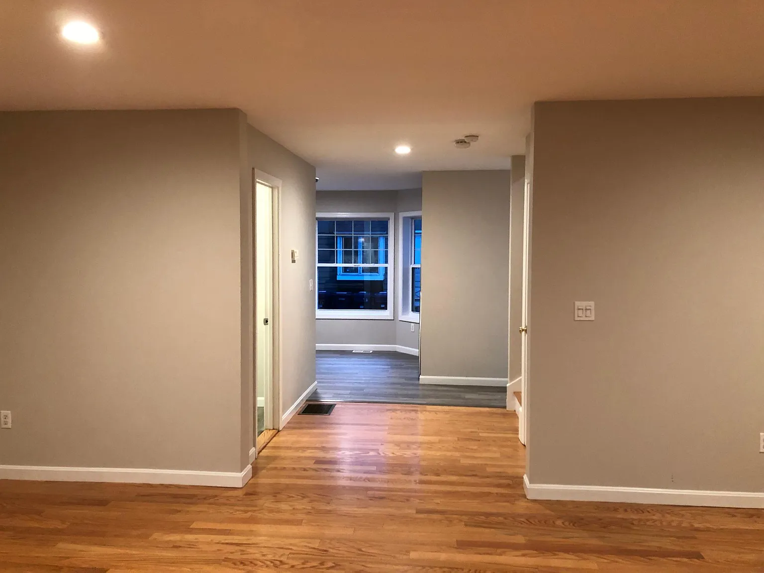 5 bed, 2.5 bath, 2500 sqft, $1,300 — Photo 4
