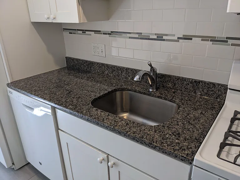 8 Mount Ida St #7 — Photo 4