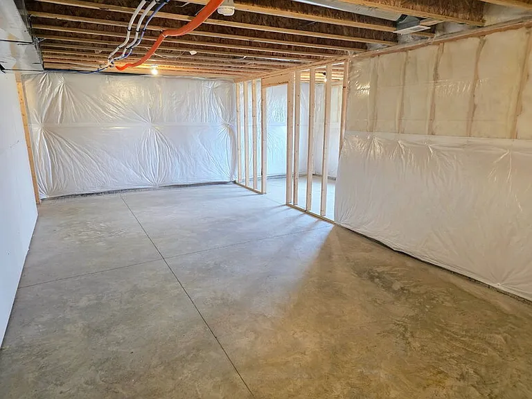 655 NW Williamsburg Ln — Photo 35