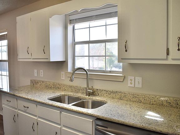 4th image of 1010 Waterford Ln