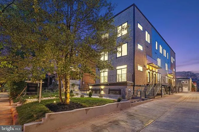 1307 Longfellow St NW #201