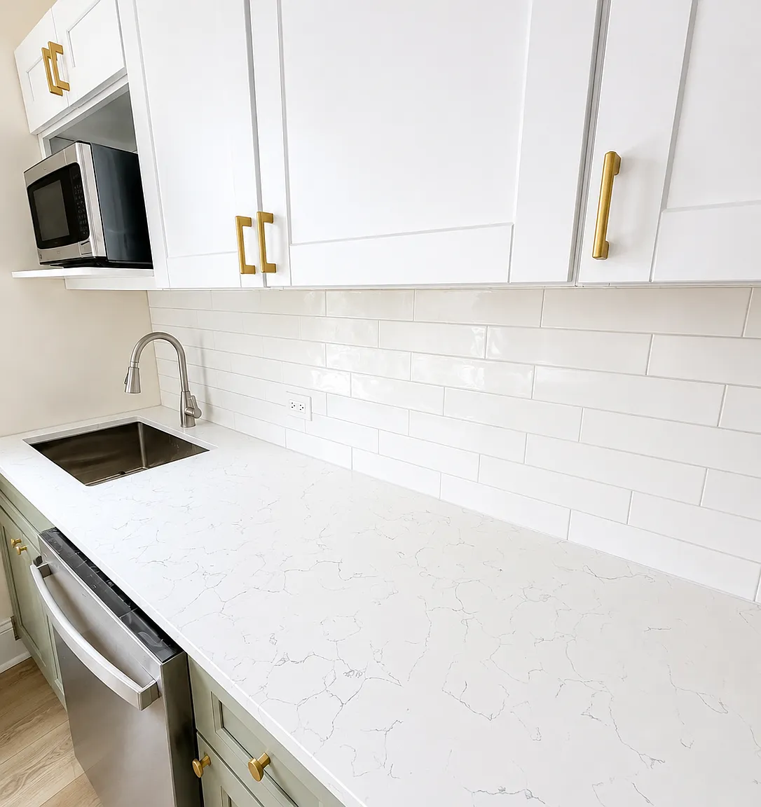 2 bed, 975 sqft, $2,820 — Photo 2