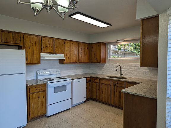 Extra large kitchen floorplan.