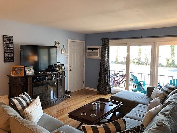 5th image of 330 Shore Dr Unit 5B