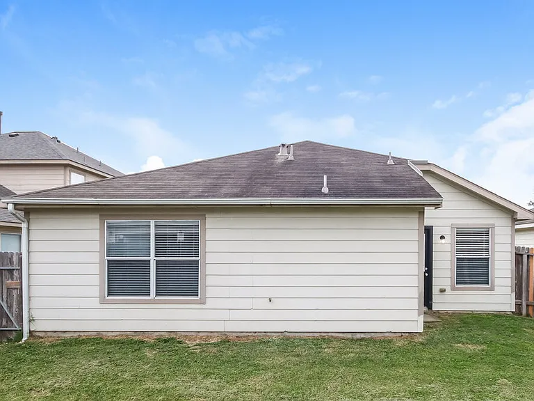 9315 Cold River Ct — Photo 16