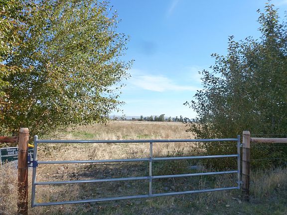 3rd image of 961 Lariat Ln