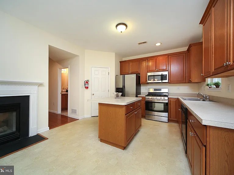 46 Hoover Ave — Photo 8