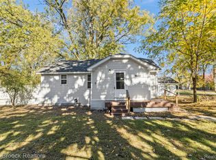 24800 W Nine Mile Rd, Southfield, MI 48033