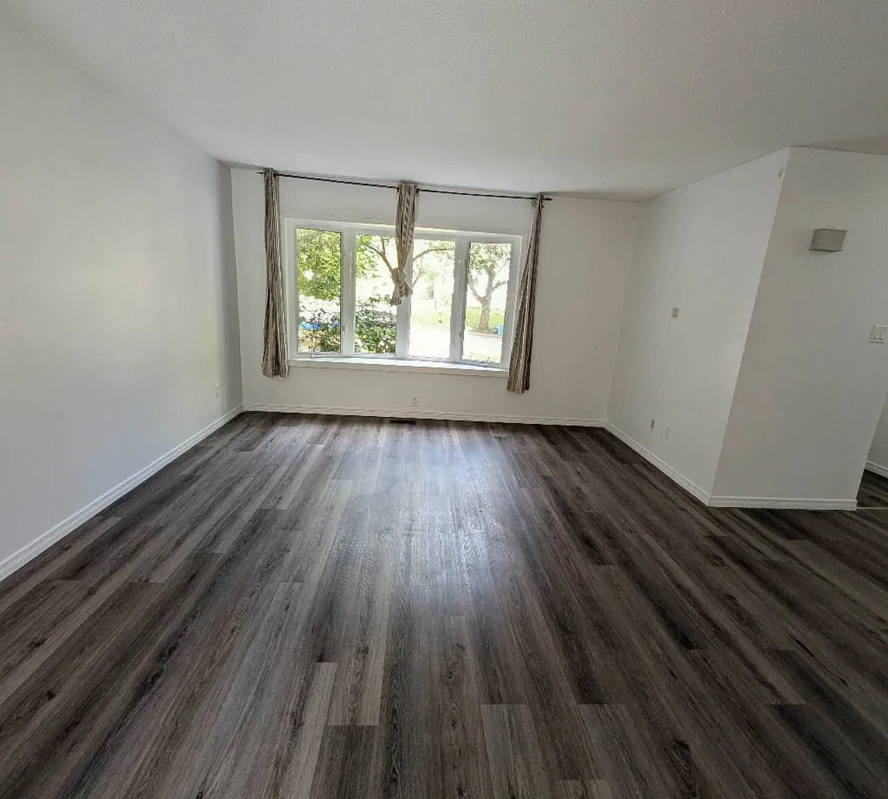 4 bed, $2,150 — Photo 2