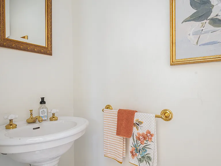 Main Level 1/2 Bath