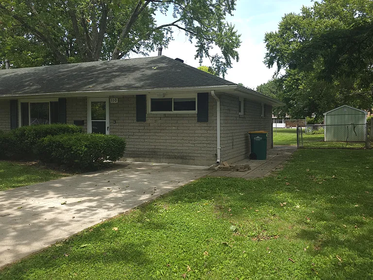 110 Elmwood Dr — Photo 2