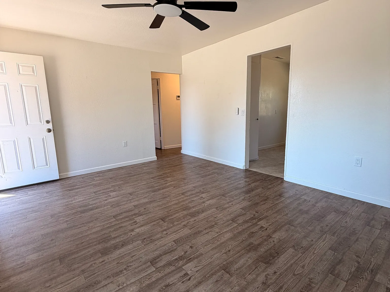 3 bed, 1000 sqft, $3,200 — Photo 3