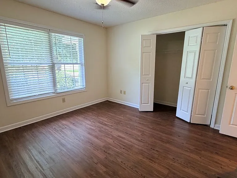 104 Brazington Ct — Photo 14