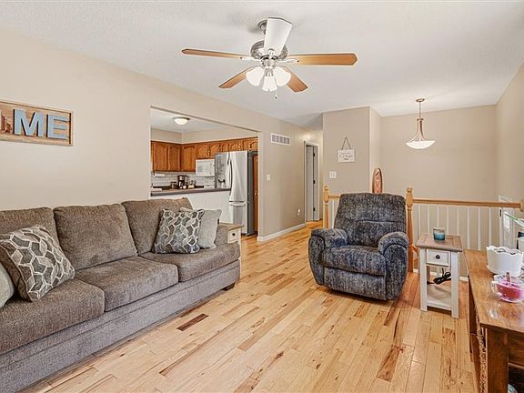 5th image of 210 SE Circleview Dr