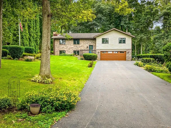 548 Baintree Rd, Davis, IL 61019