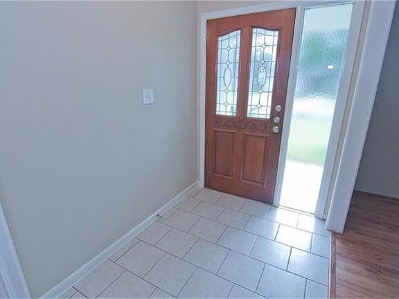 2nd image of 2116 Williamsburg Ct S