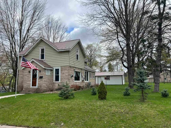 410 N Franklin St, Waupaca, WI 54981