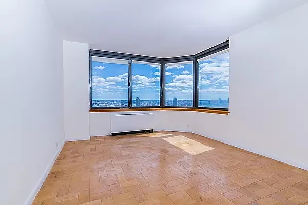 Sold by Luxury Habitat | media 18