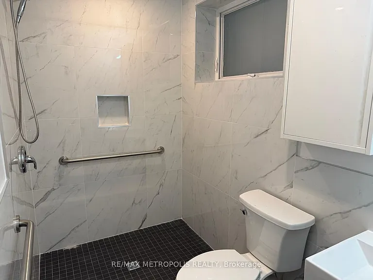 14 Stephen Dr #BASEMENT — Photo 2