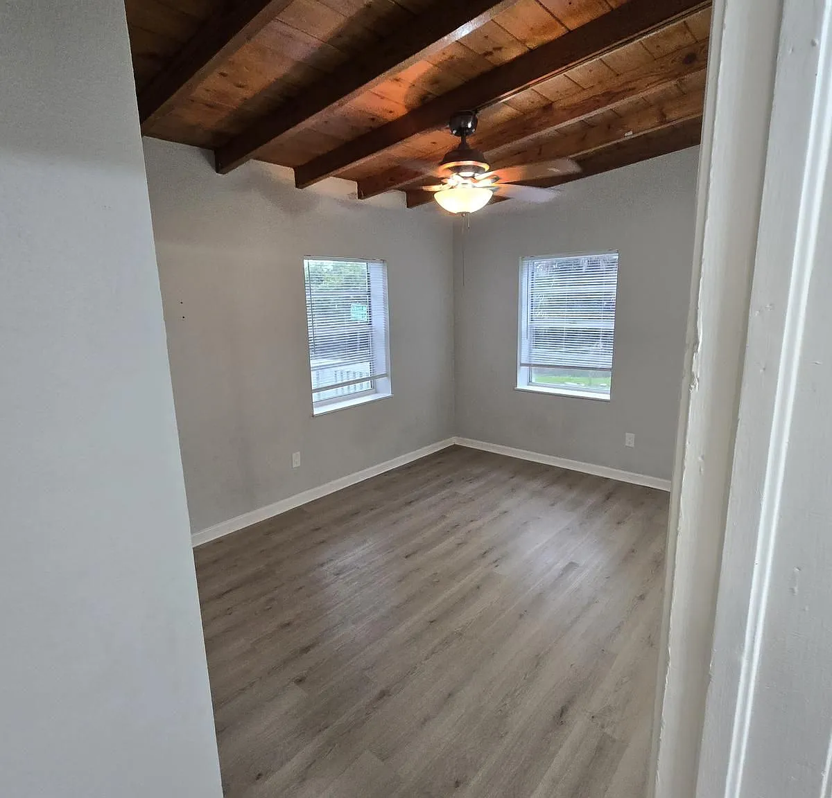 2 bed, 1.0 bath, 800 sqft, $1,900 — Photo 2