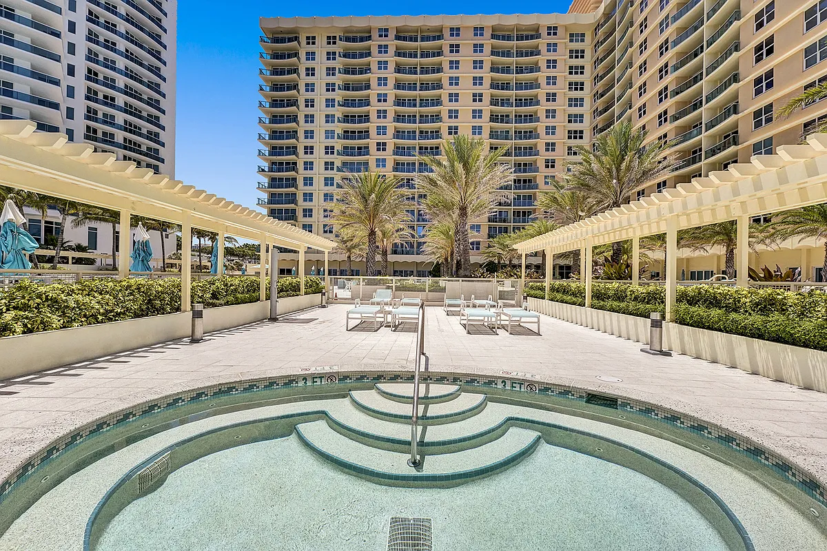 Building Photo - 2501 S Ocean Dr #3