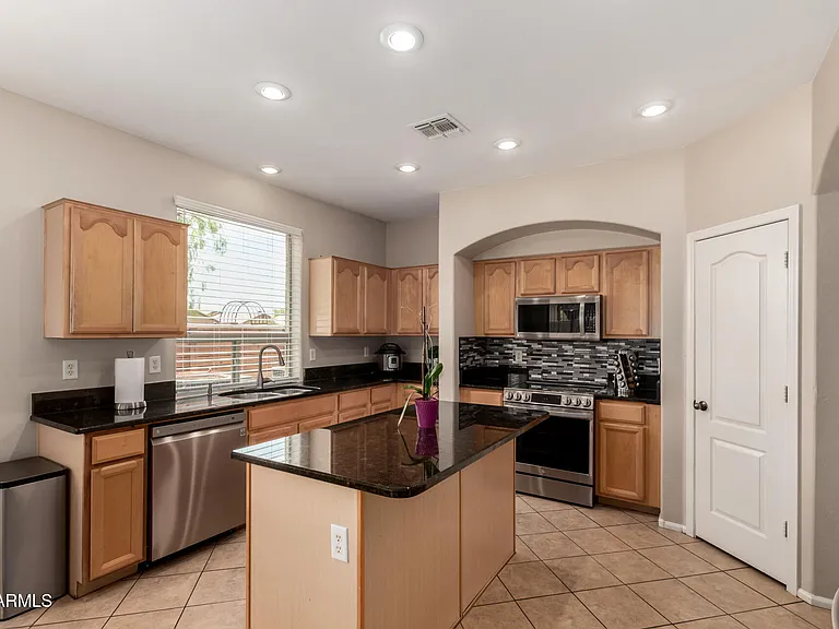9123 W Heber Rd — Photo 10