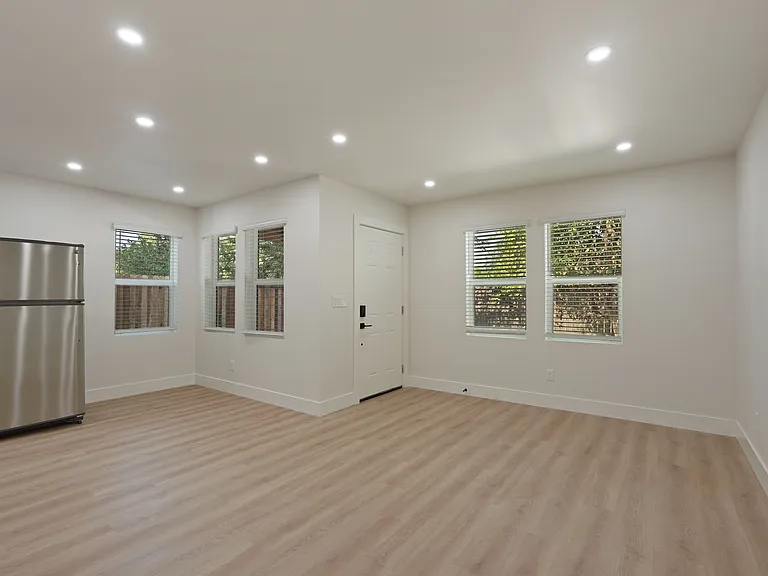 5957 15th Ave — Photo 9