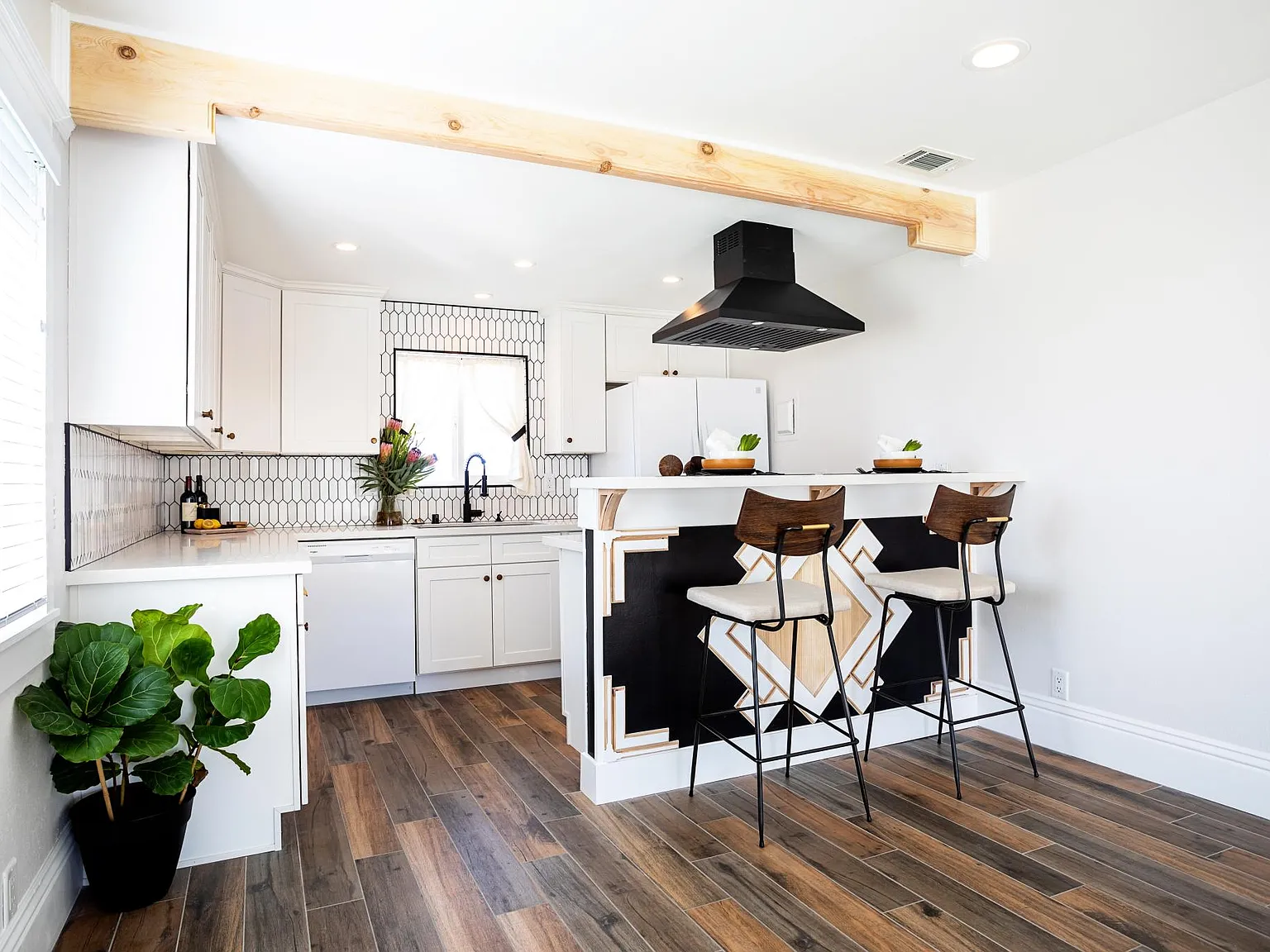28187 Robin Ave — Photo 4