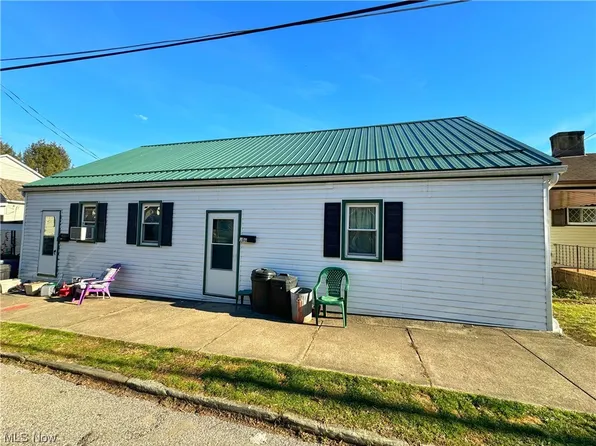 108-110 N 9th St, Martins Ferry, OH 43935