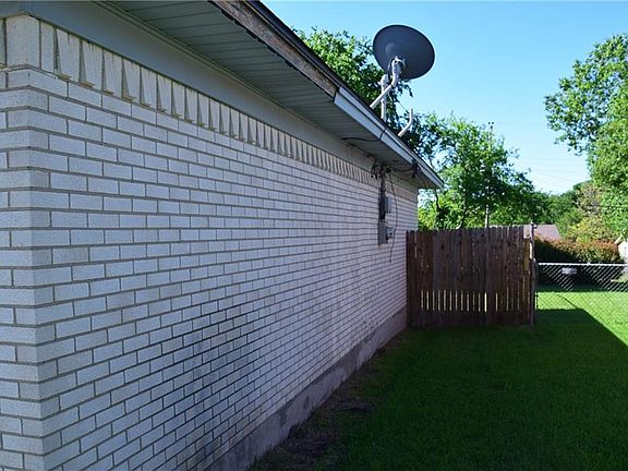2nd image of 7713 Pensacola Ave