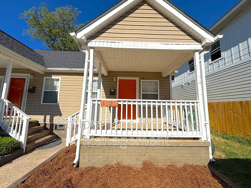 2 bed, 1.0 bath, 768 sqft, $1,495 — Photo 1