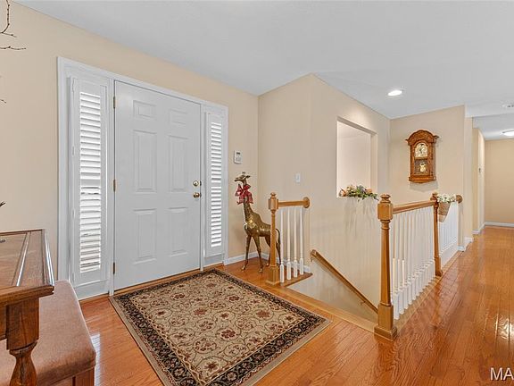 5th image of 127 Stonebridge Manor Dr
