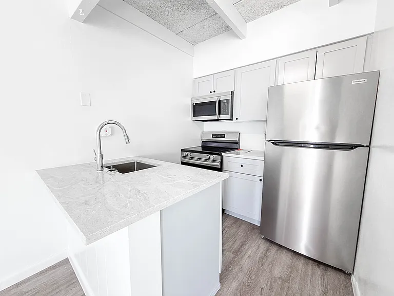 1025 S K St #5 — Photo 5