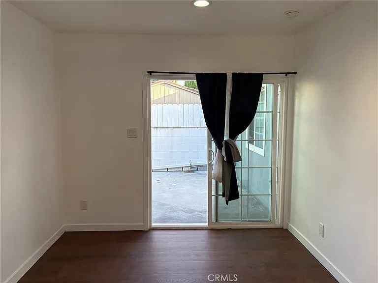 7501 1/2 Corbin Ave — Photo 5